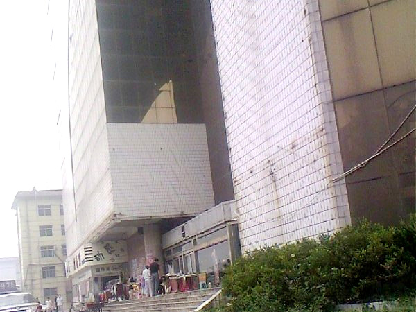 堅持獨立、客觀、公正原則，為企業破產改制作出自己的努力